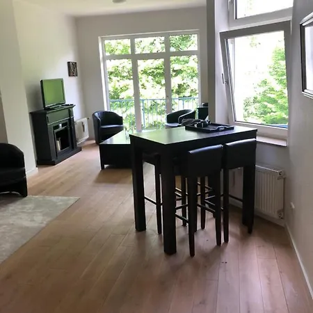 Dusseldorf, Moblierte Stadtwohnung Mit Gartenblick Düsseldorf