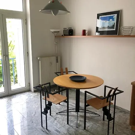 Dusseldorf, Moblierte Stadtwohnung Mit Gartenblick Apartment *